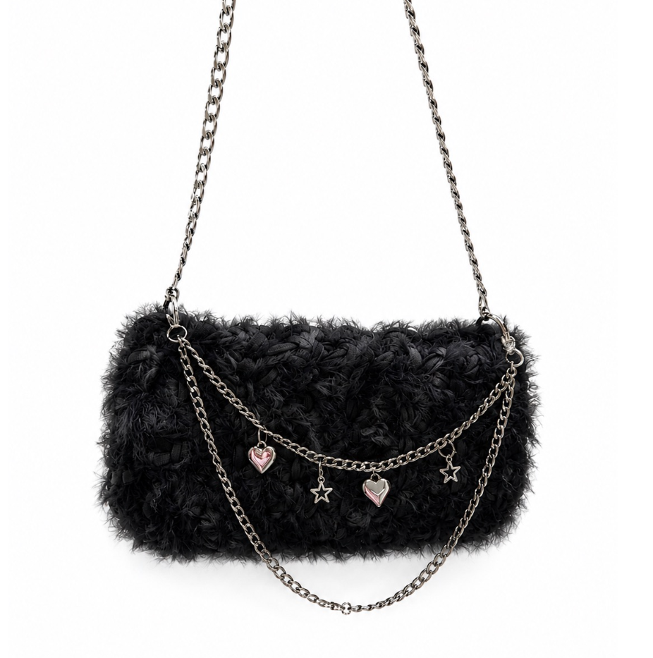Bag Luna Ônix preta handmade com textura macia, corrente metálica e fecho imantado