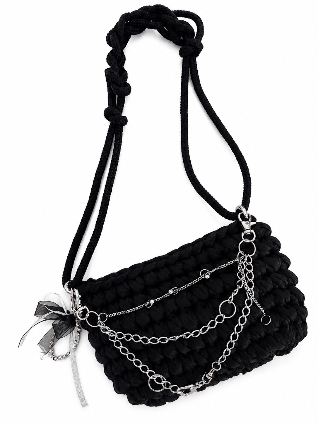 Bolsa Blair Ônix preta handmade com correntes prateadas e alça em corda náutica